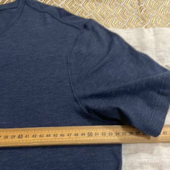 lululemon, short sleeve pullover, size L - Picture 5 of 7